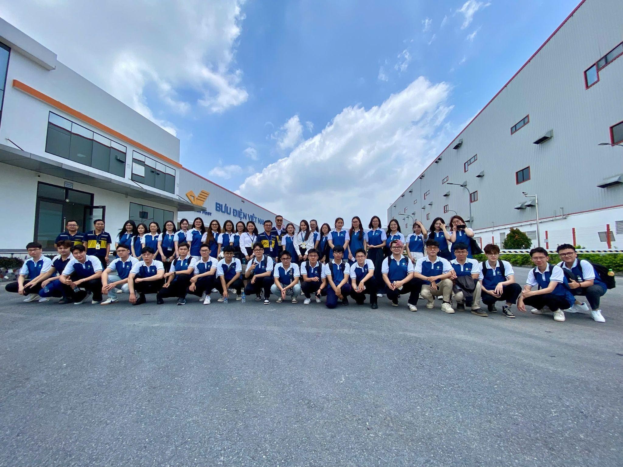 TRẢI NGHIỆM HỌC TẬP THỰC TẾ CỦA SINH VIÊN CHUYÊN NGÀNH HẢI QUAN VÀ LOGISTICS TẠI KHO NGOẠI QUAN VĨNH PHÚC, CÔNG TY LOGISTICS - TỔNG CÔNG TY BƯU ĐIỆN VIỆT NAM